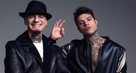 j-ax & fedez comunisti col rolex 2017|jax instagram.